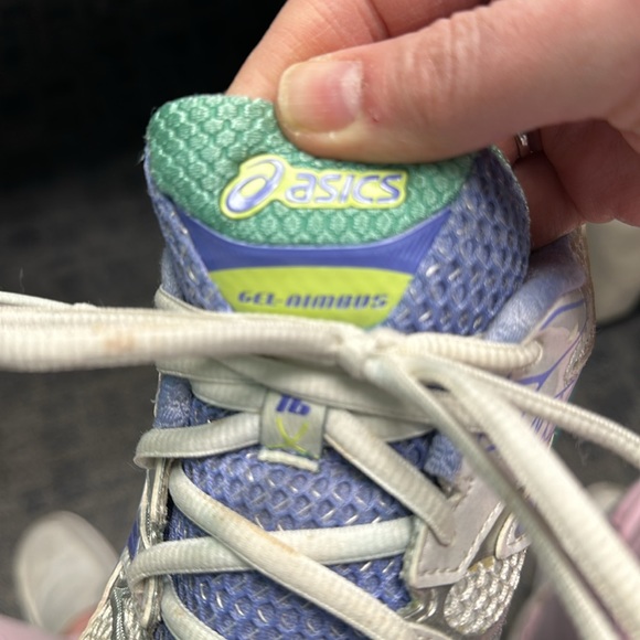 Women’s size 10.5 ASICS gel nimbus 16  worn maybe 10 times. - Picture 8 of 10
